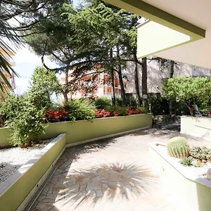 casa-vacanze-nonna-elsa-008055-lt-0917.hotelitalianriviera.com/